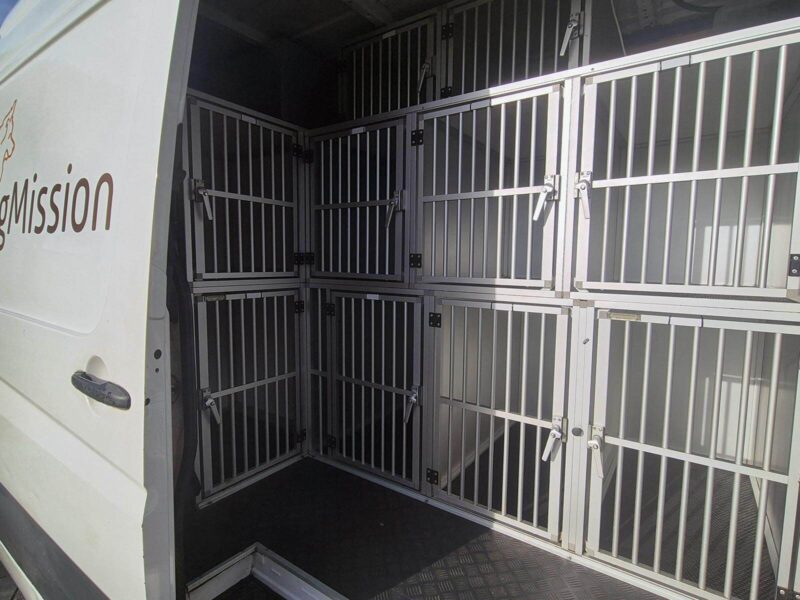 Bus met kennels inclusief airco DogMisson team